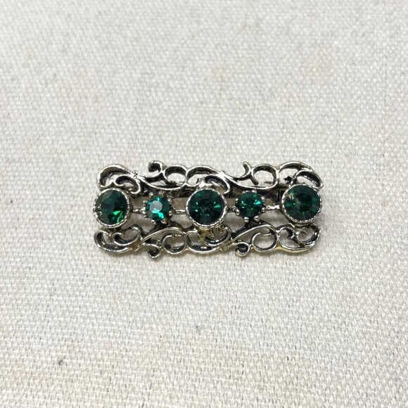Filigree Brooch Green Faceted Glass Stones Ornate Scroll Old Money Vintage SIlve - Picture 7 of 9